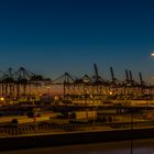 Containerhafen bei Nacht