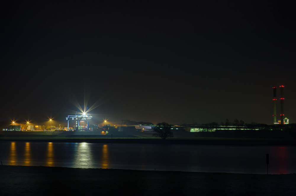 Containerhafen Emmelsum ( Am Rhein )