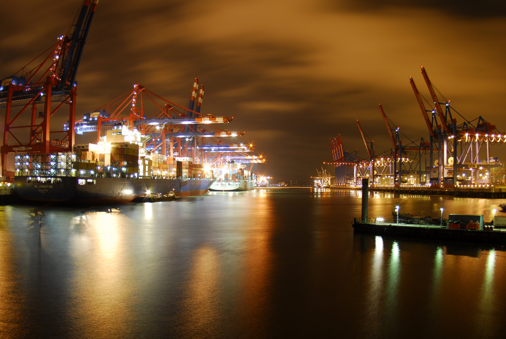 Containerhafen Hamburg bei Nacht