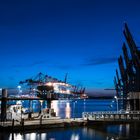 Containerhafen Hamburg zur blauen Stunde