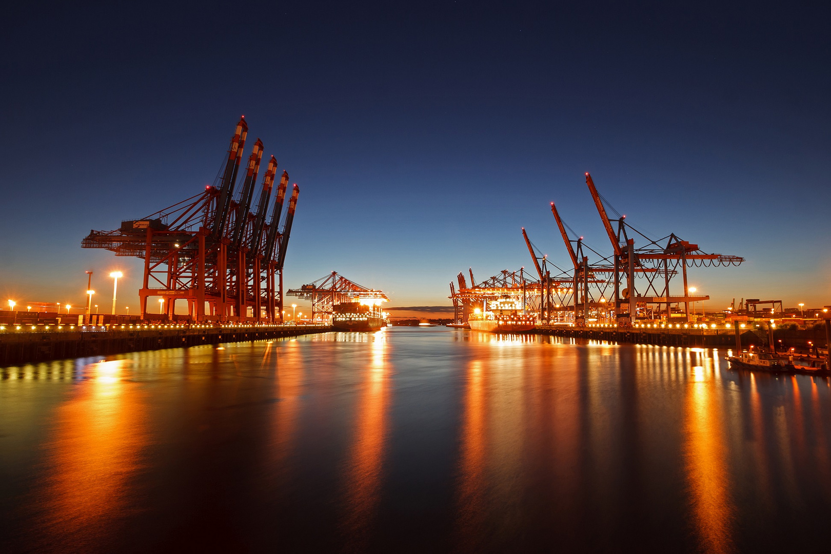 Containerhafen In Hamburg Waltershof Foto Bild Nacht Hamburg Hafen Bilder Auf Fotocommunity