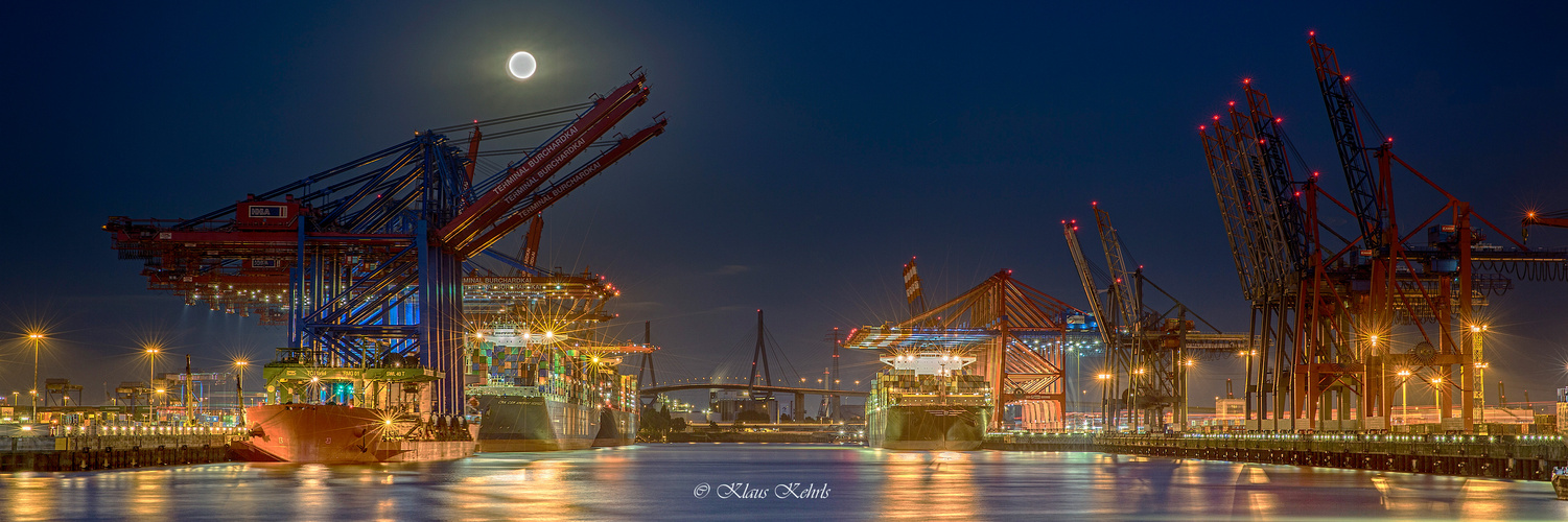 Containerhafen Waltershof bei Vollmond