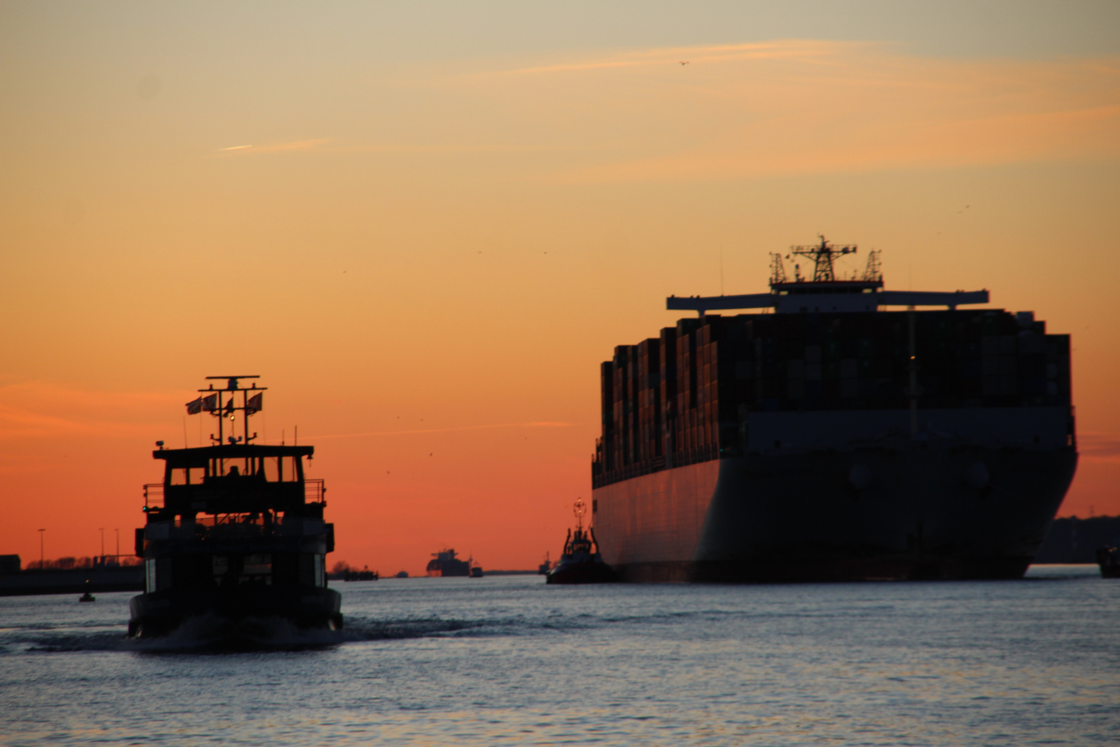 Containerriese COSCO ENGLAND