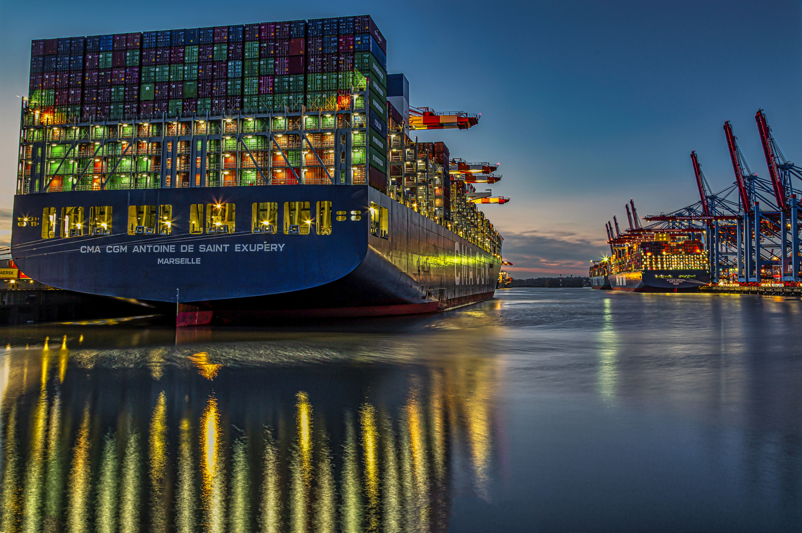 Containerriese Waltershof 