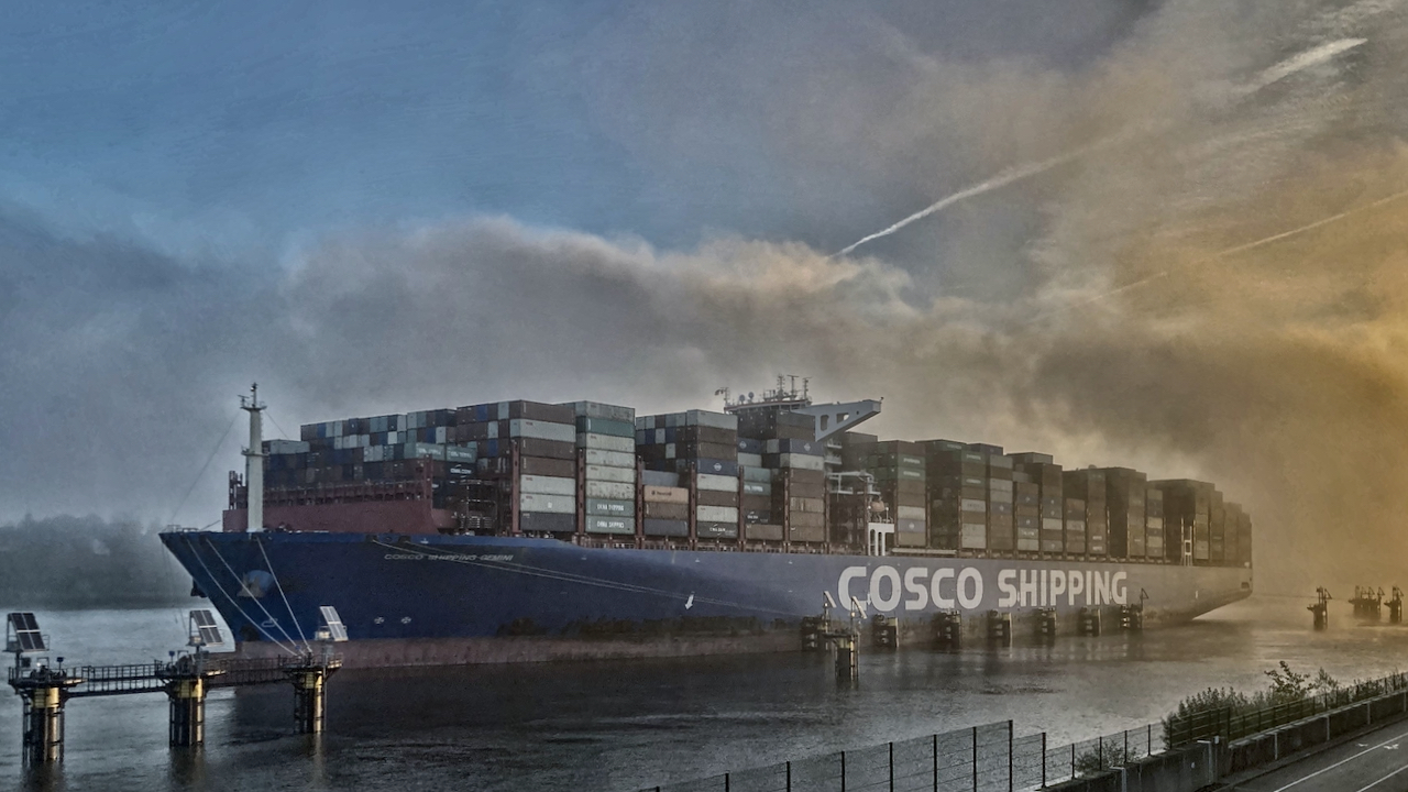 Containerschiff  Abstrakt