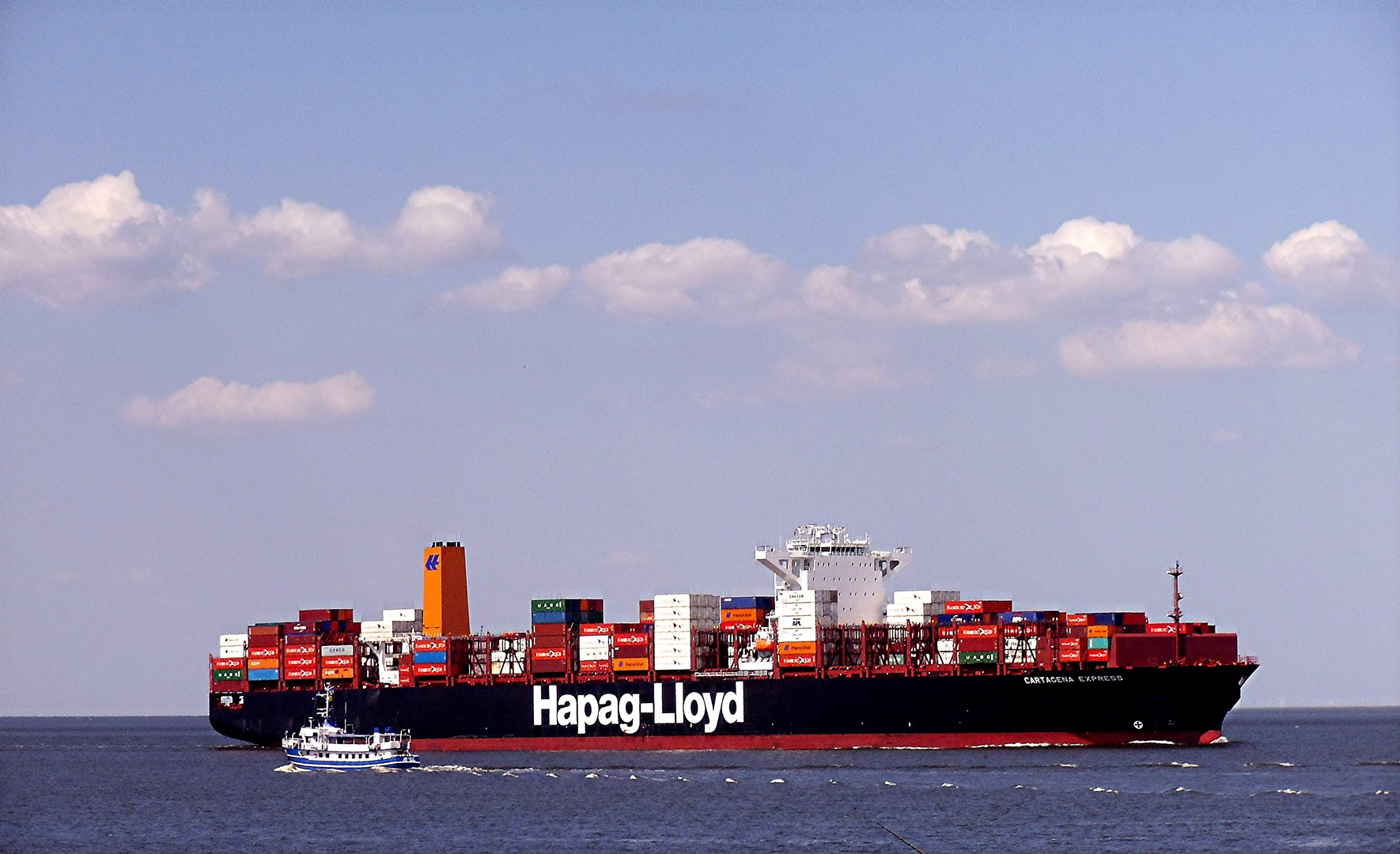 Containerschiff auf dem Weg nach Hamburg