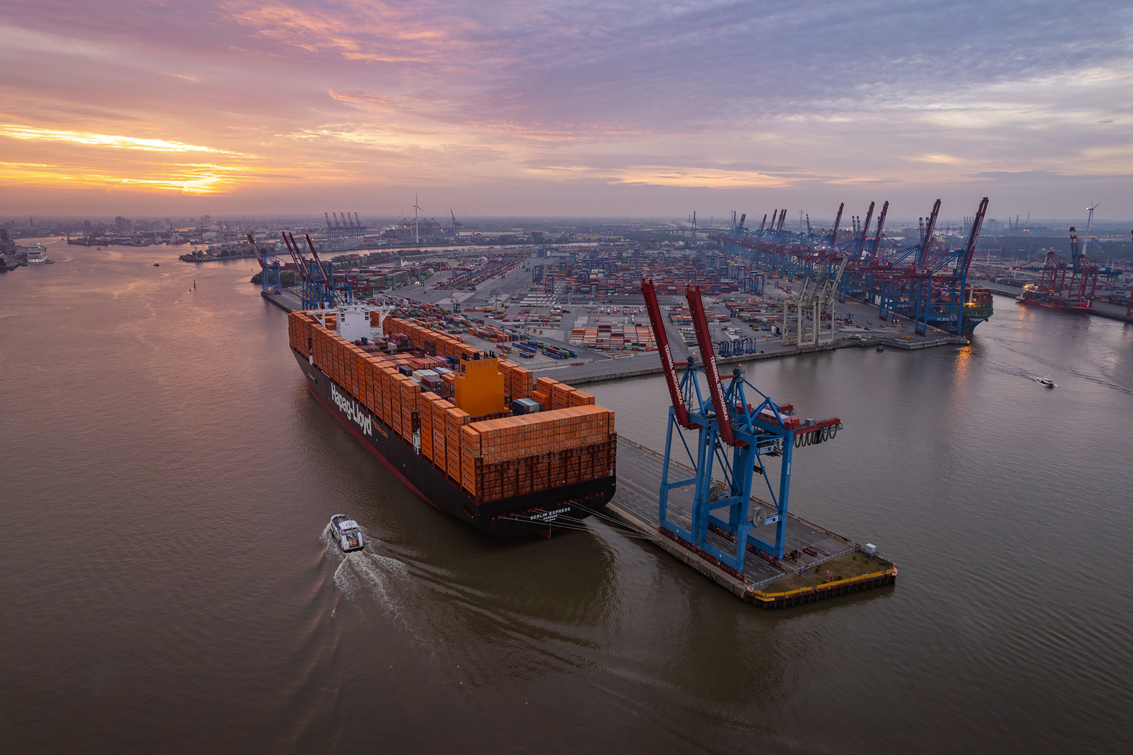 Containerschiff Berlin-Express in Hamburg