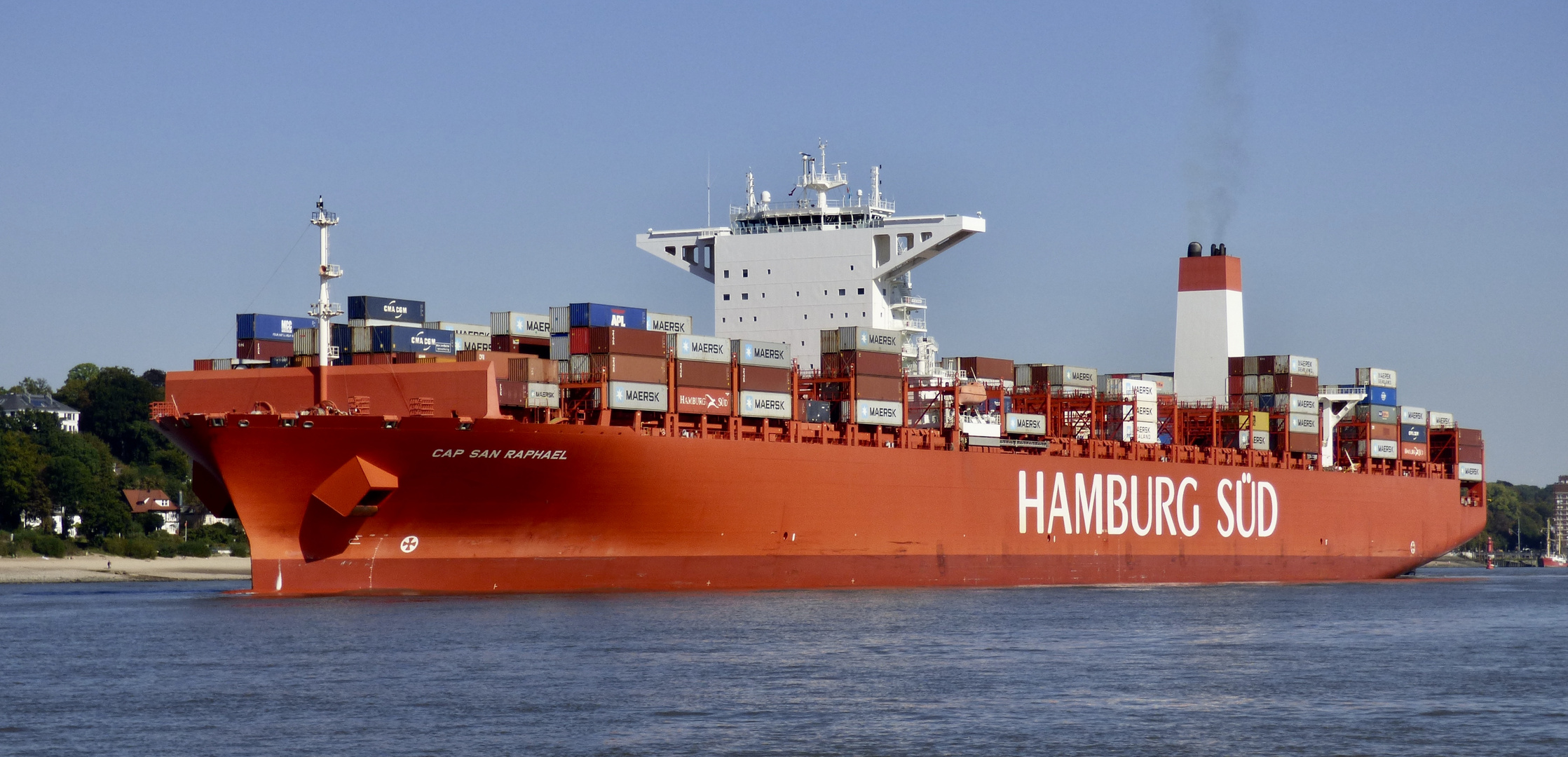 Containerschiff CAP SAN RAPHAEL verlässt Hamburg