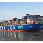 Containerschiff "CMA CGM Louvre"..... 