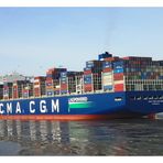 Containerschiff "CMA CGM Louvre"..... 