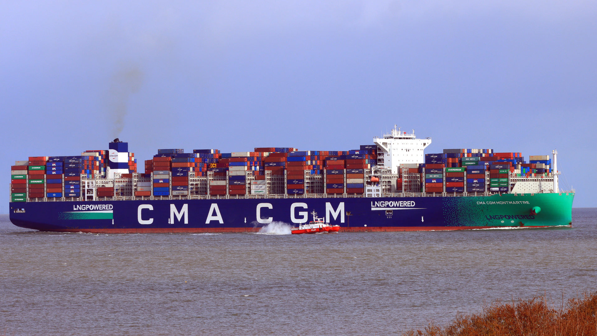 Containerschiff CMA CGM Montmartre der Megamax-24 Baureihe vor Grimmershörn 