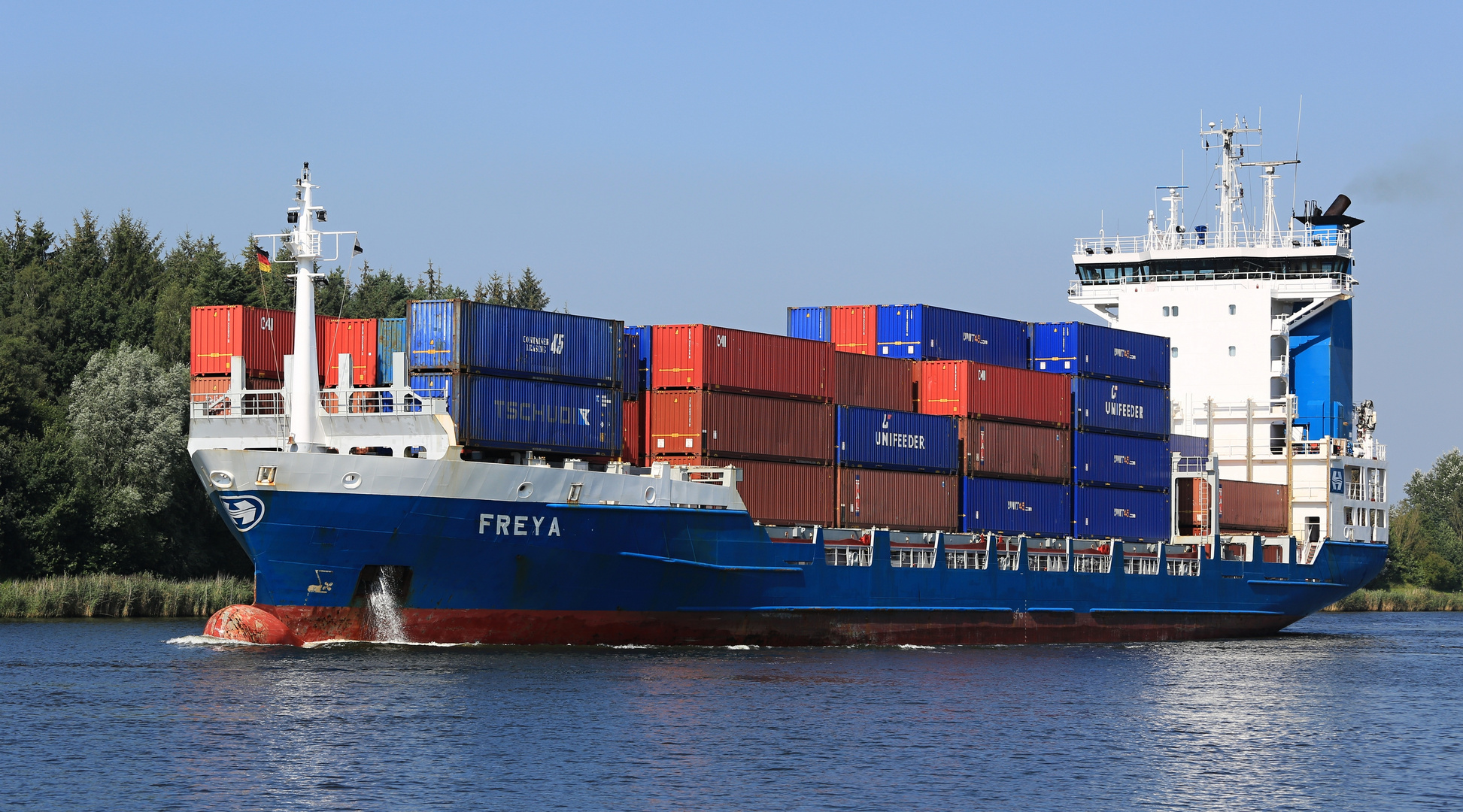 Containerschiff FREYA