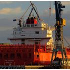 Containerschiff im Hamburger Hafen