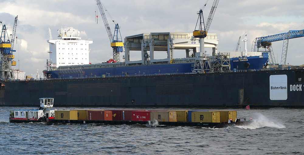 Containerschiff im Miniformat:-)))