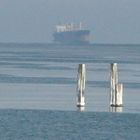 Containerschiff im Nebel !