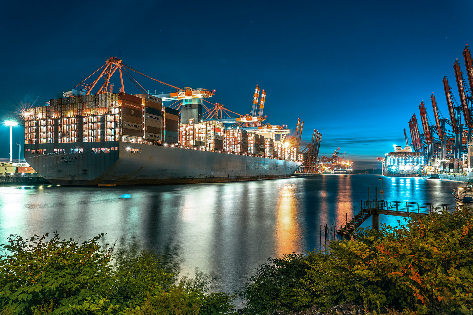 Containerschiff in Waltershof Eurokai