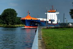 Containerschiff Jorg Ruler auf dem Nord Ostsee Kanal bei Rensburg