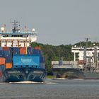 Containerschiff Margareta B und Analena fahren von Rendsburg kommend in die Weiche Schülp ein . Nord