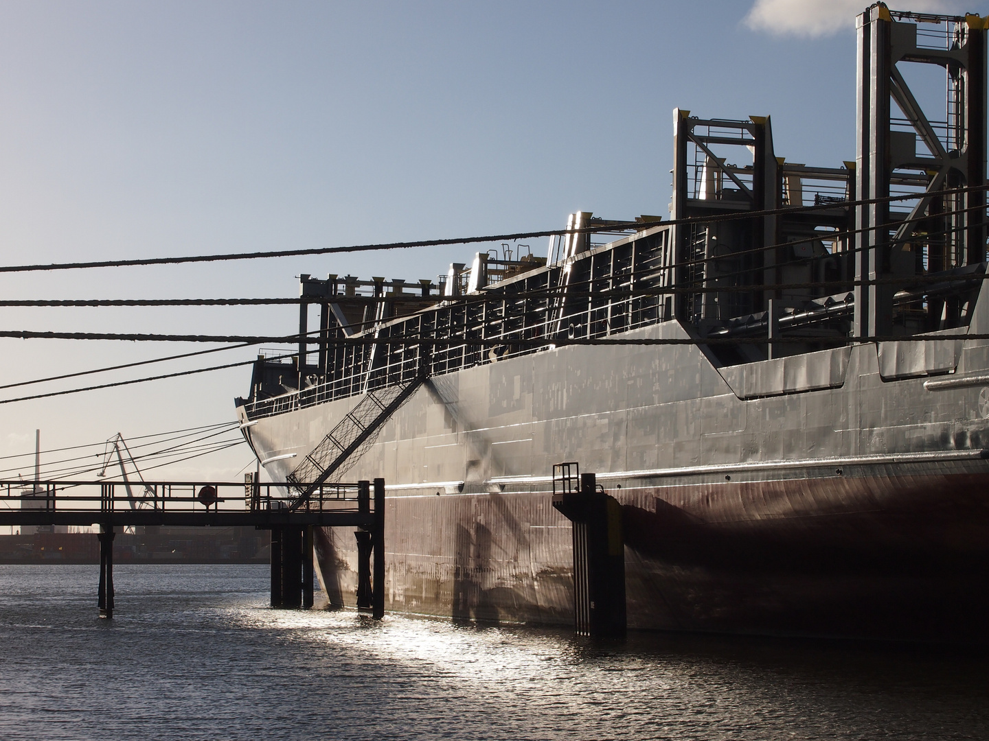 Containerschiff Neuenfelde