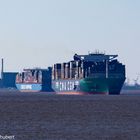 Containerschiffe auf der Elbe