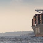 Containerschifftreffen auf der Elbe 