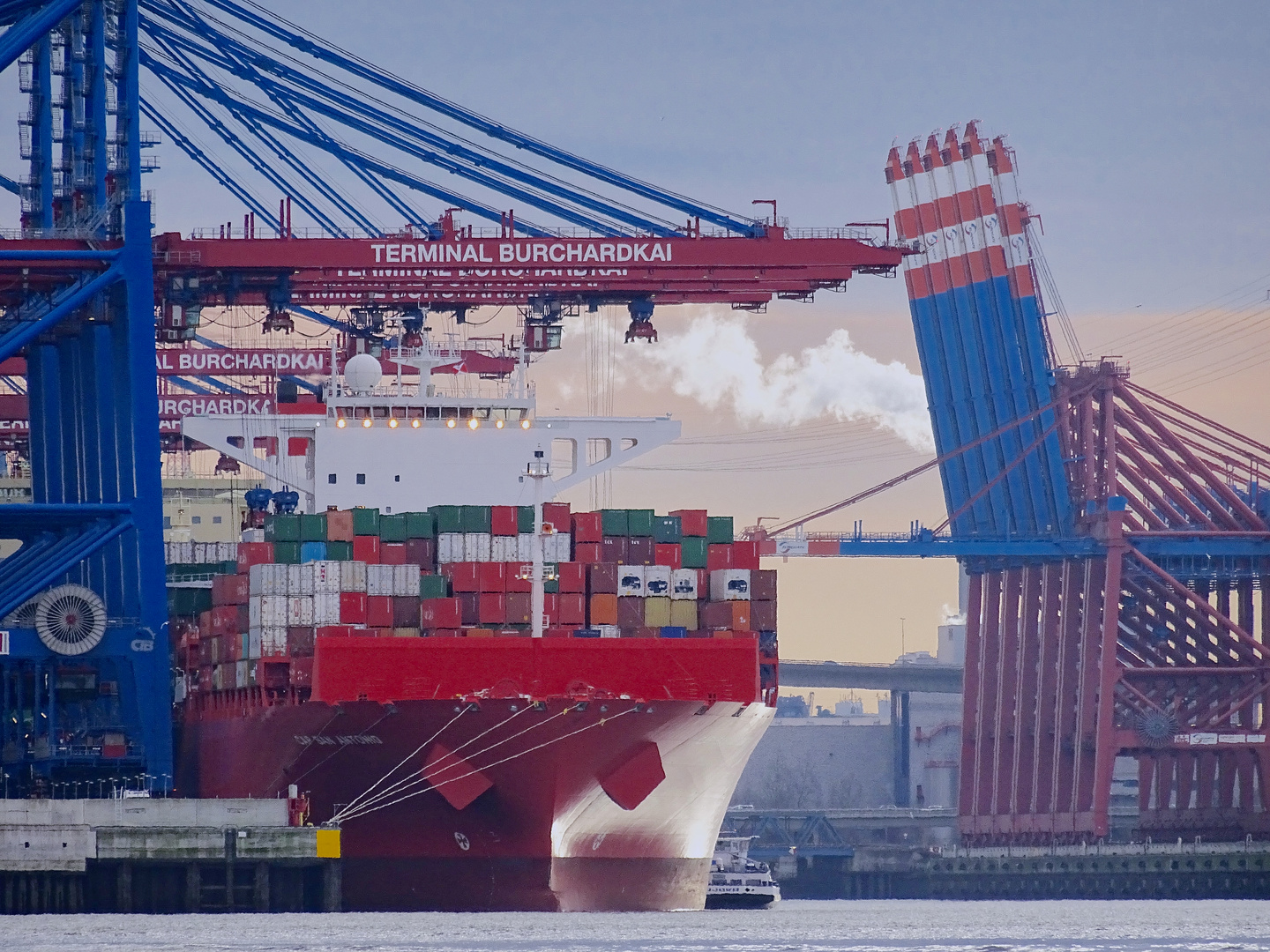 Containerterminal im Abendlicht (Hamburg)