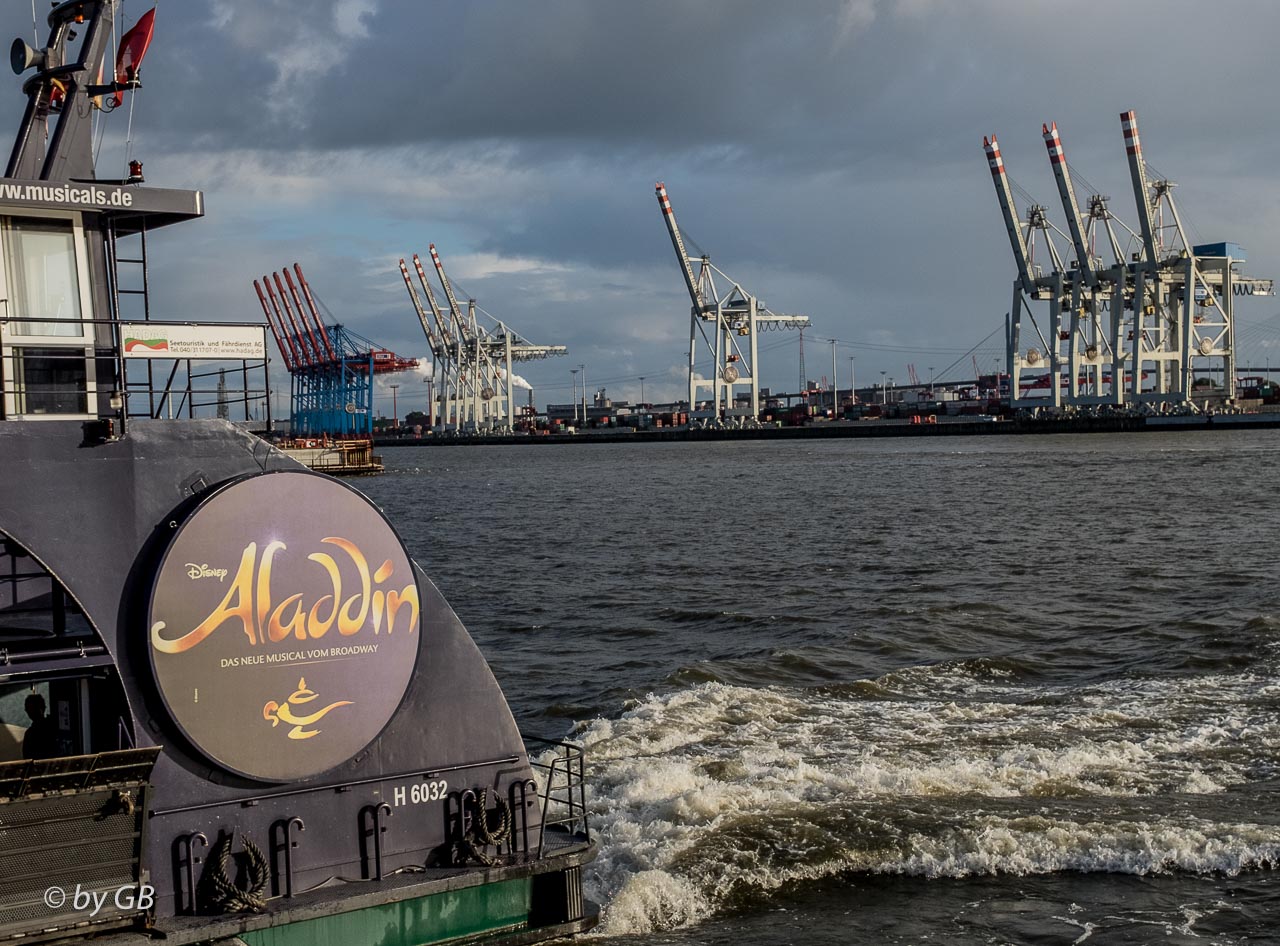 Containerterminal im Hamburger Hafen