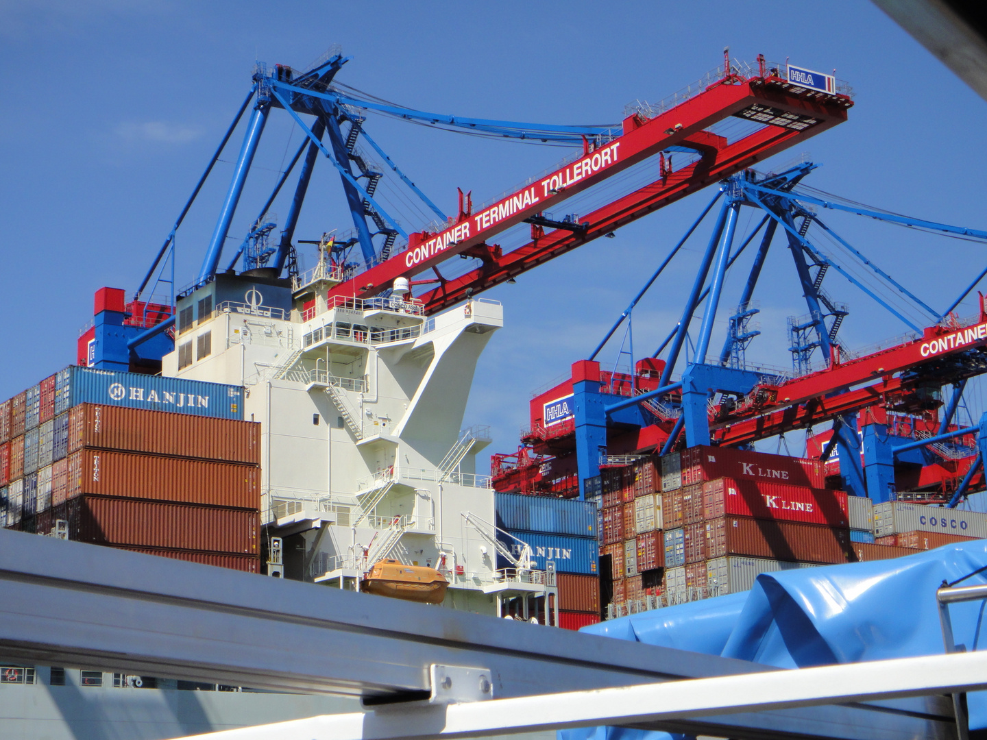 Containerverlad in Hamburg