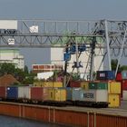 Containerverladung im braunschweiger Hafen/Mittellandkanal