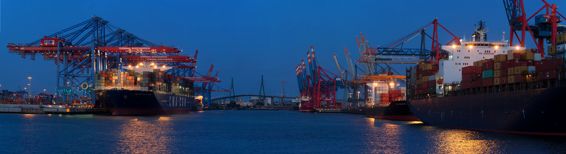 Containerverladung im Hamburger Hafen