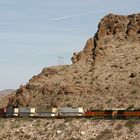 Containerzug der BNSF im Kingman Canyon