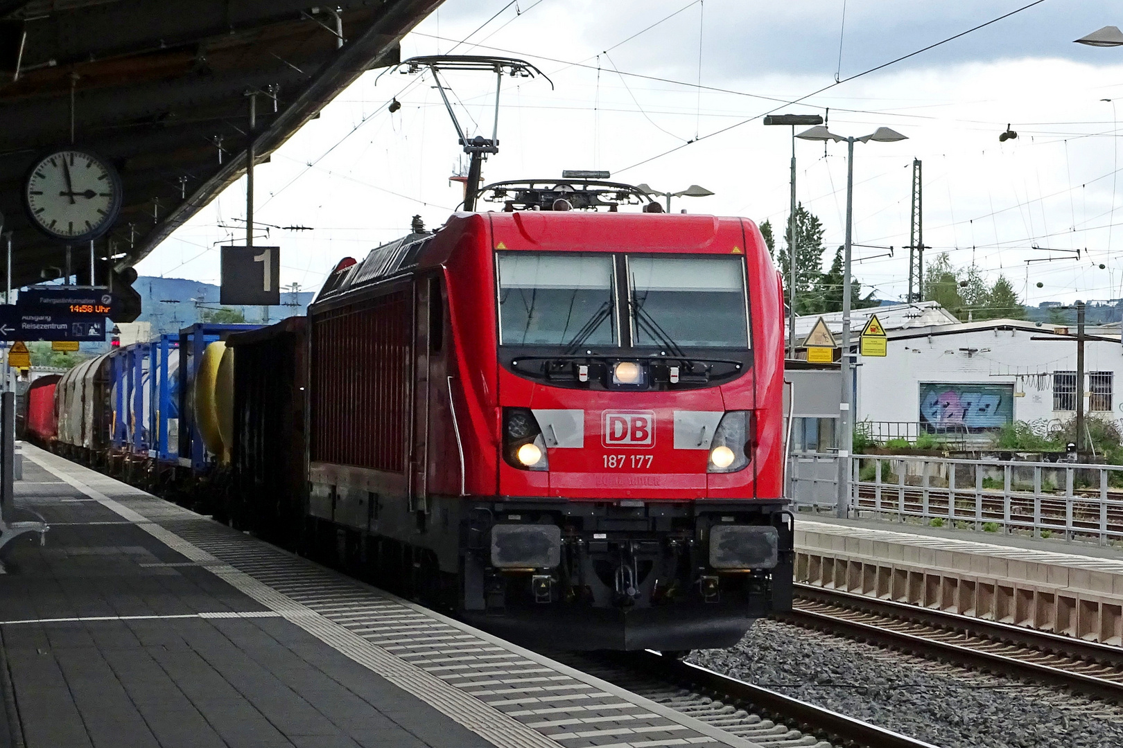 Containerzug durch Neuwied