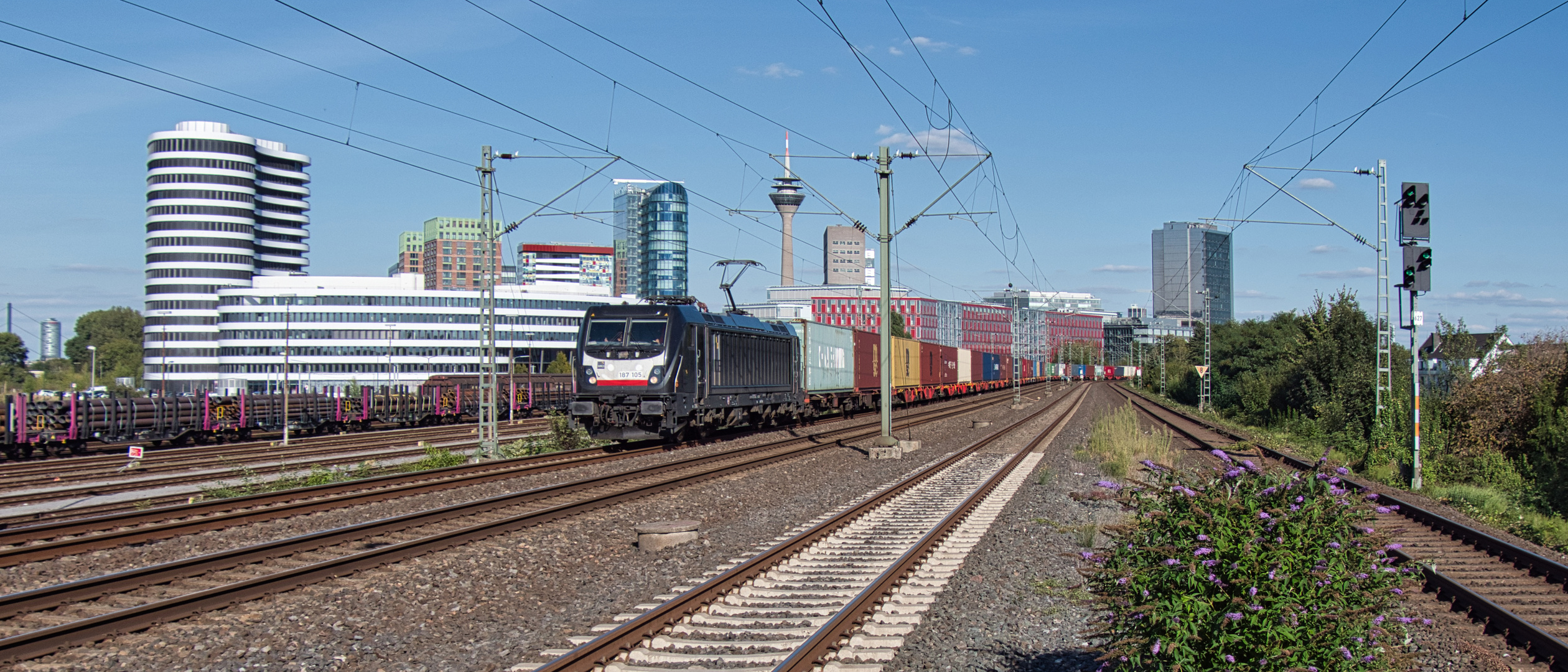 Containerzug in Düsseldorf-Hamm