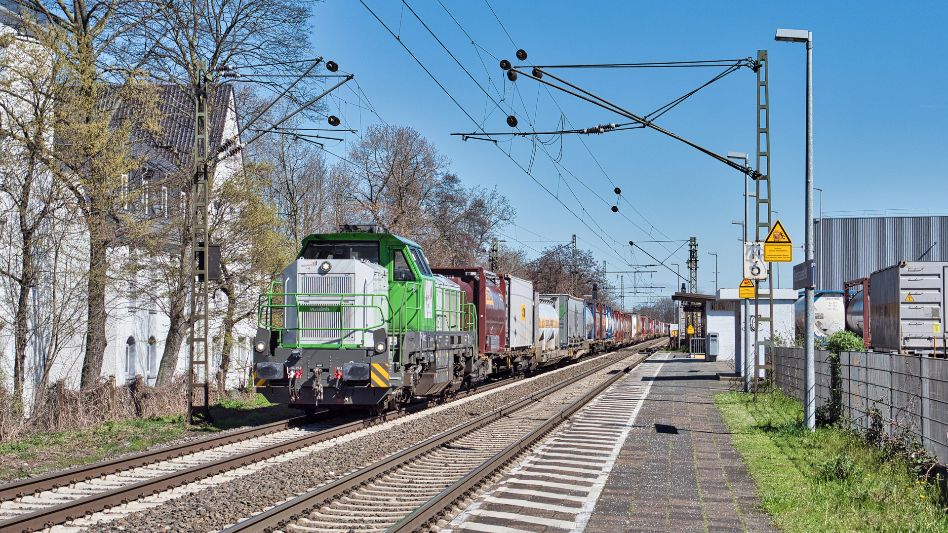 Containerzug in Rheinhausen Ost