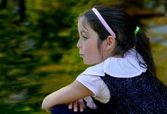 Contemplando   el   agua   en el  parquecito 