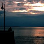 Contemplare in silenzio "la pazienza delle onde di andare e venire"