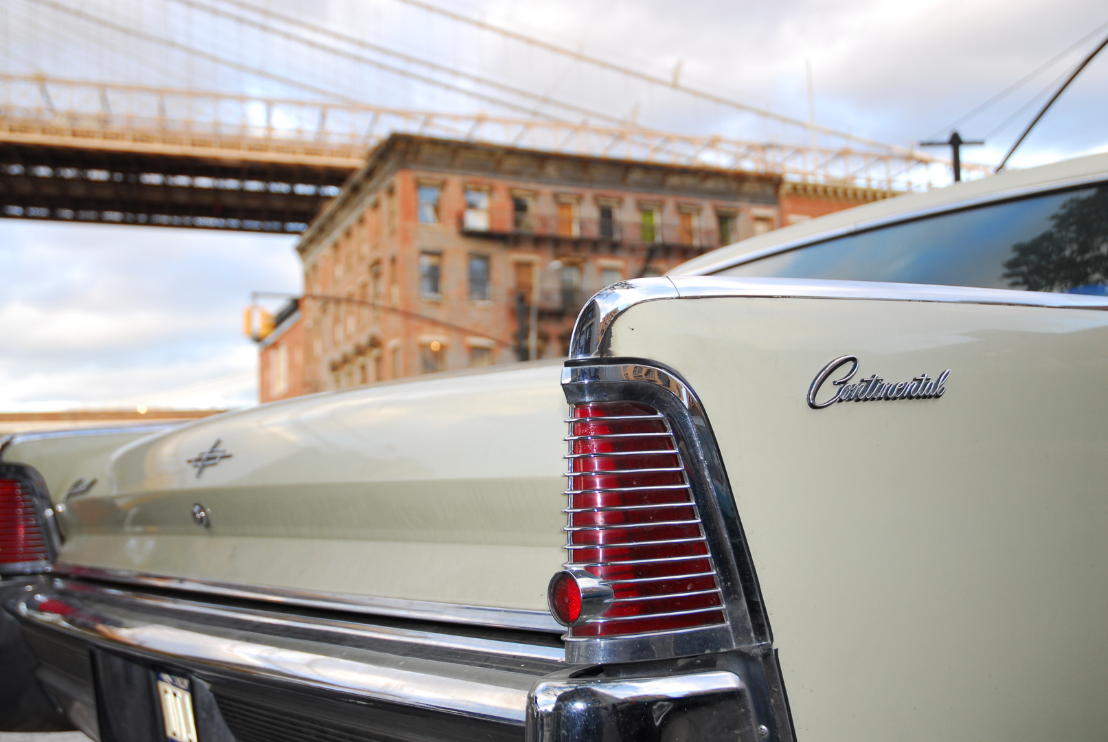 Continental vor Brooklyn Bridge NY