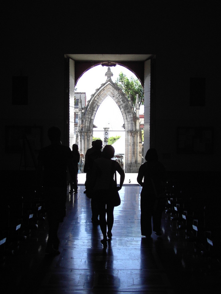 contraluz en iglesia