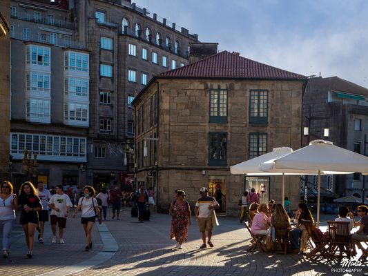 Contraluz en las terrazas de Pontevedra.