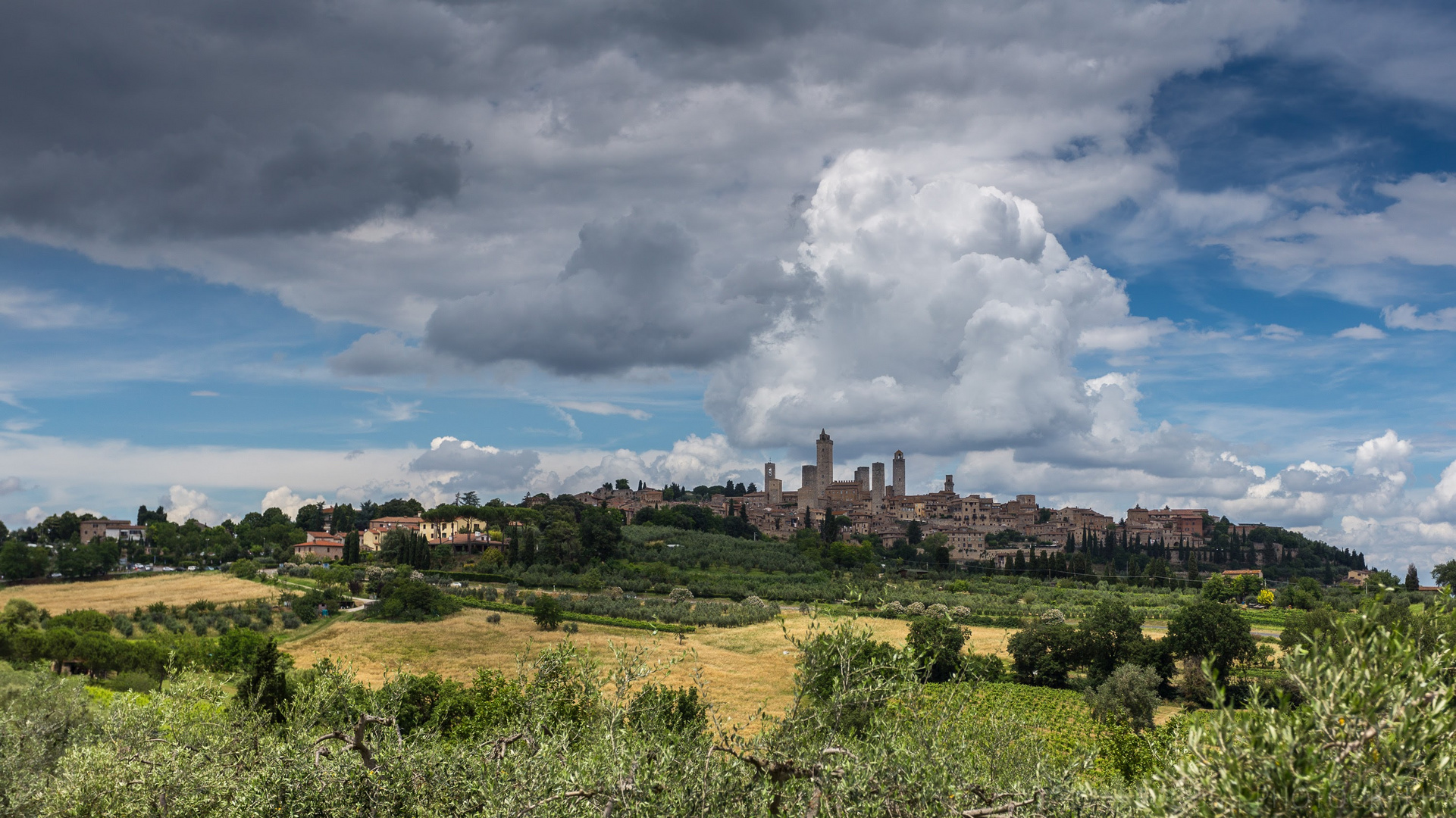 contrast San Gimignano