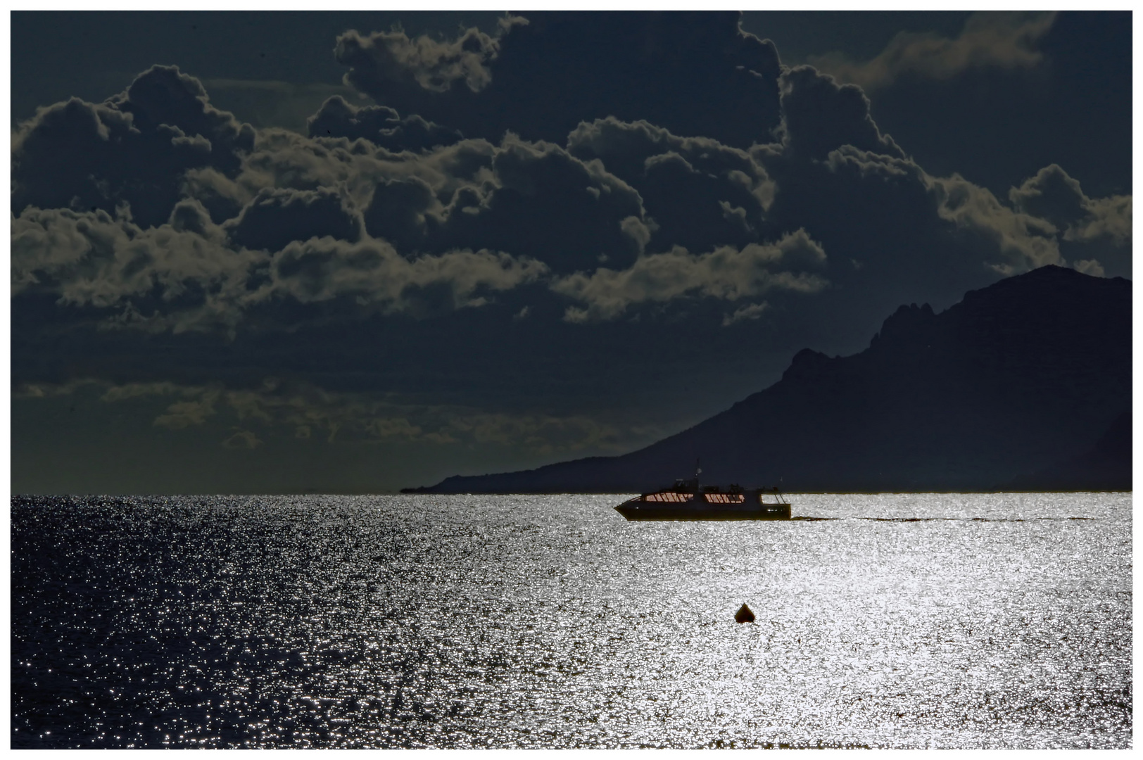 contre jour sur la navette des iles.....