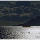 contre jour sur la navette des iles.....