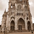 contre plongée sur la cathédrale d'Amiens 