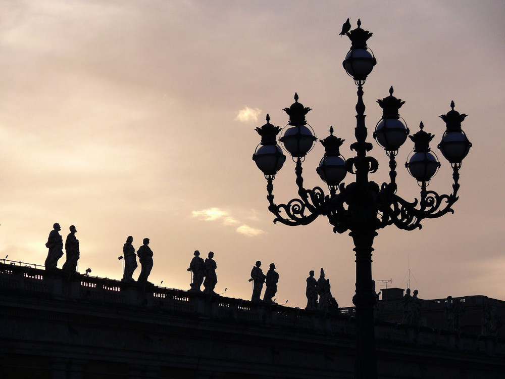 CONTROLUCE IN VATICANO