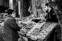 Conversation at the market 