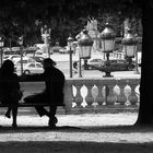 Conversation sur un banc