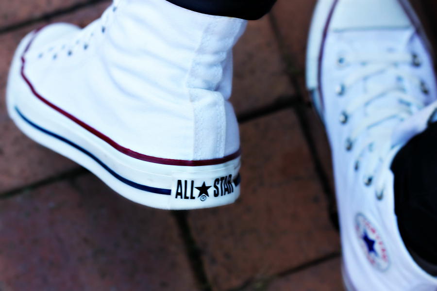 Converse Chucks heute, so wie früher unheimlich beliebt Foto & Bild stillleben, schuhe, weiß