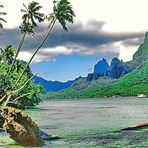 Cook Bay und Mt. Tohiea 1207 m. Moorea