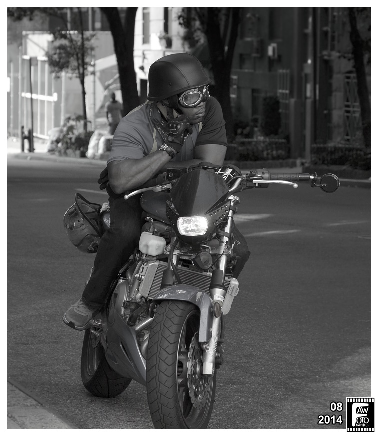 Coole Biker Foto Bild Streetfotografie Mit Menschen Street Spontane Portraits Schwarzweissfotos Bilder Auf Fotocommunity