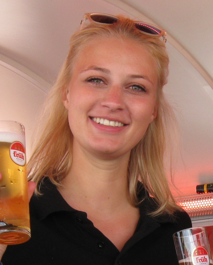 Cooles Girl liebt Früh Kölsch